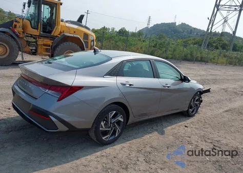 2024 Hyundai Elantra Sel z USA, uszkodzony, nr VIN KMHLS4DG3RU748068